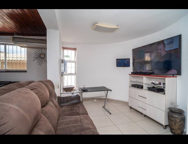 4 BEDROOM HOUSE FOR SALE IN RESERVOIR HILLS